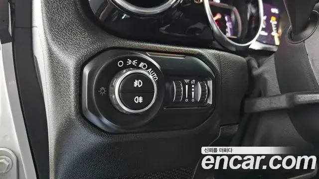 Jeep Wrangler 2020 — Фото 16/20
