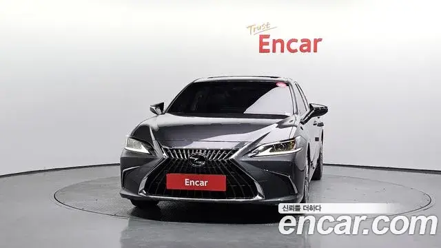 Lexus ES300h 2023 — Photo 16/20