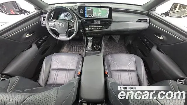 Lexus ES300h 2023 — Photo 13/20