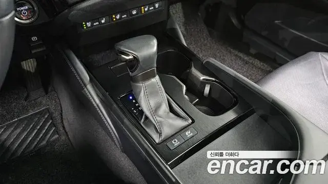 Lexus ES300h 2023 — Photo 8/20