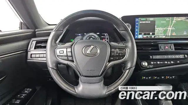 Lexus ES300h 2023 — Photo 10/20
