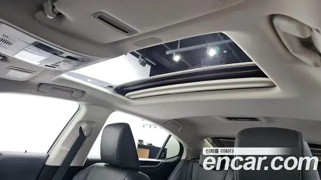 Lexus ES300h 2023 — Photo 12/20