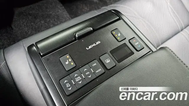 Lexus ES300h 2023 — Photo 19/20