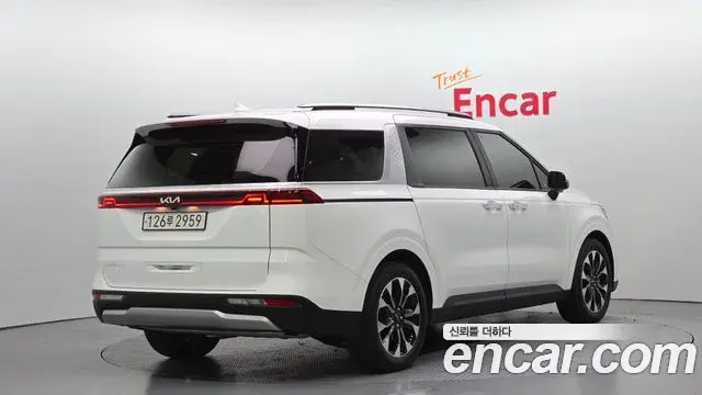 Kia Carnival 2023 — Photo 16/20