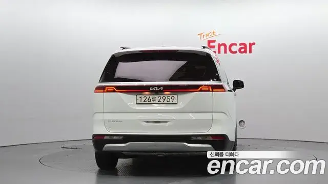 Kia Carnival 2023 — Photo 11/20