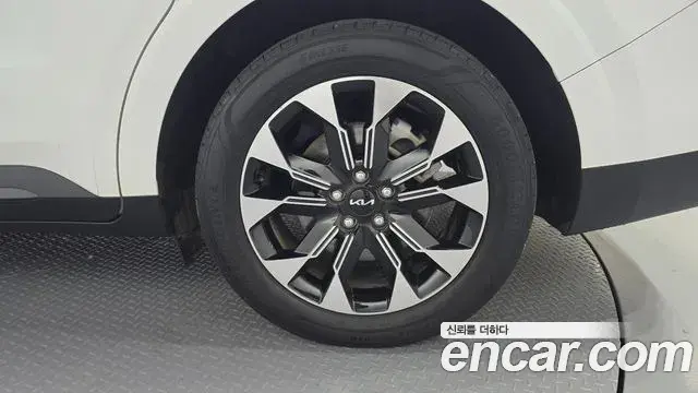 Kia Carnival 2023 — Photo 10/20