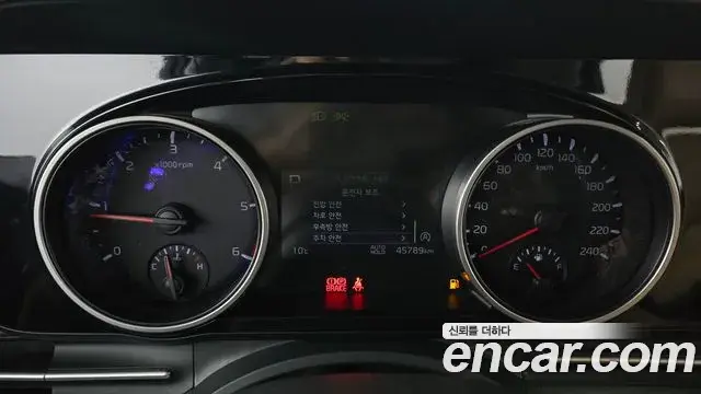Kia Carnival 2023 — Photo 13/20