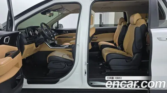 Kia Carnival 2023 — Photo 2/20