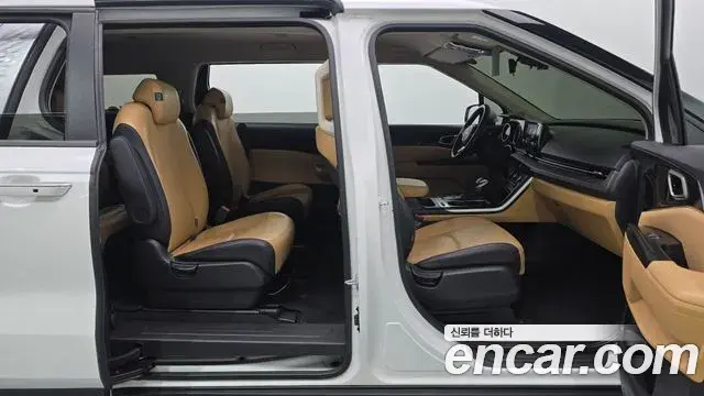 Kia Carnival 2023 — Photo 18/20