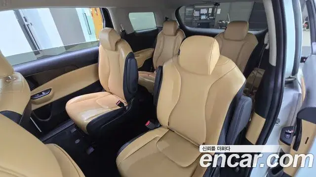 Kia Carnival 2023 — Photo 3/20