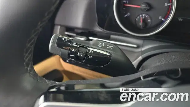 Kia Carnival 2023 — Photo 12/20