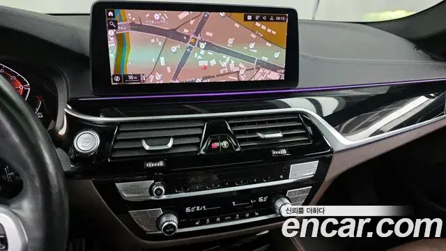 BMW 5 Series 2021 — Şəkil 13/20