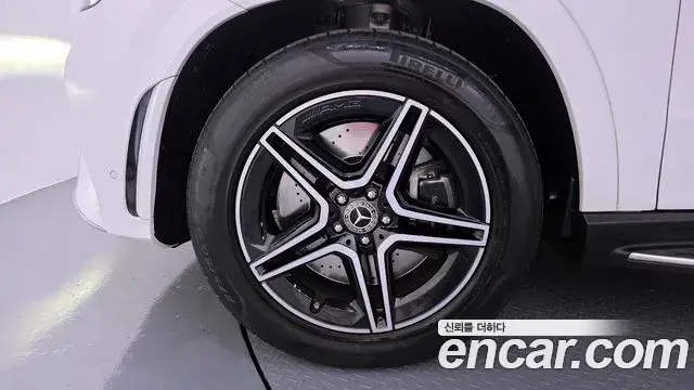 Mercedes-Benz GLE-Class 2021 — Photo 8/20