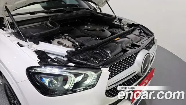 Mercedes-Benz GLE-Class 2021 — Photo 19/20