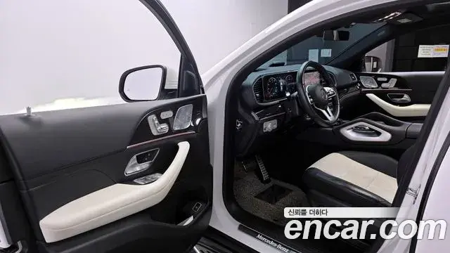 Mercedes-Benz GLE-Class 2021 — Photo 4/20