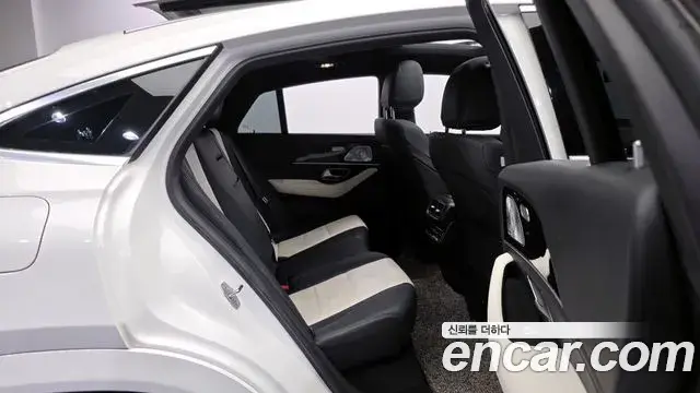 Mercedes-Benz GLE-Class 2021 — Photo 10/20