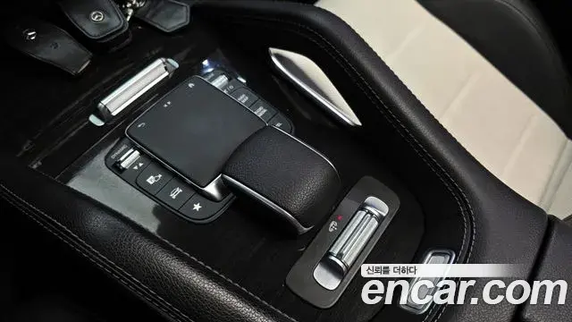 Mercedes-Benz GLE-Class 2021 — Photo 11/20