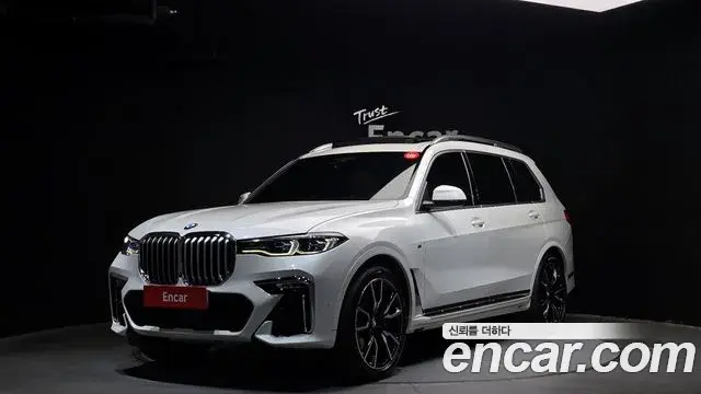 BMW X7 2022 — ფოტო 15/20