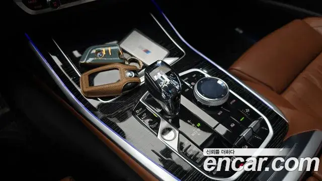 BMW X7 2022 — ფოტო 16/20