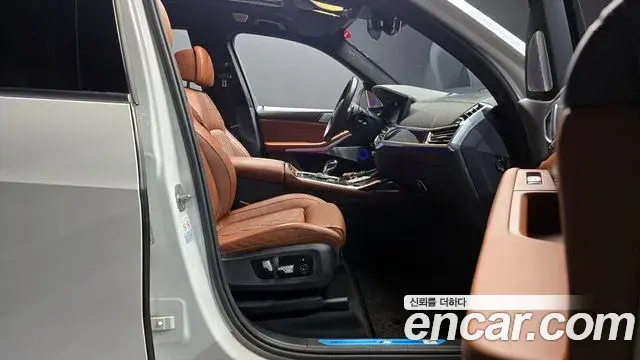 BMW X7 2022 — ფოტო 6/20