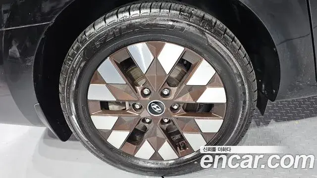 Hyundai Staria 2021 — ფოტო 13/20