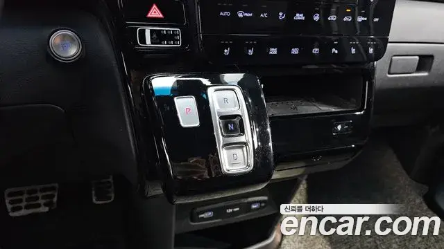 Hyundai Staria 2021 — ფოტო 17/20