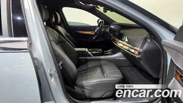 BMW 7 Series 2024 — ფოტო 13/20