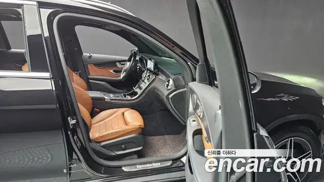Mercedes-Benz GLC-Class 2022 — Photo 8/20