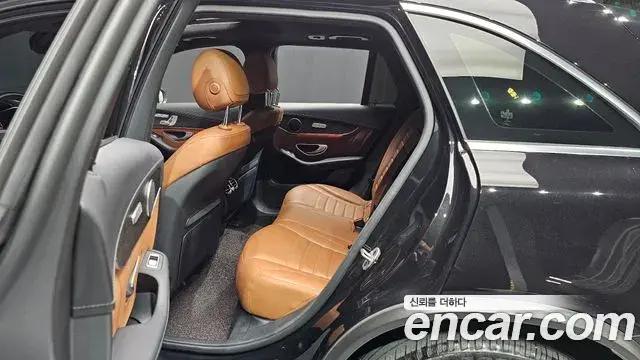 Mercedes-Benz GLC-Class 2022 — Photo 9/20