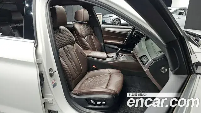 BMW 5 Series 2019 — Photo 19/20