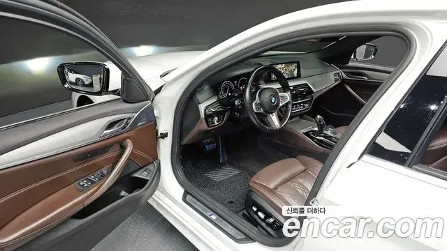 BMW 5 Series 2019 — Photo 14/20