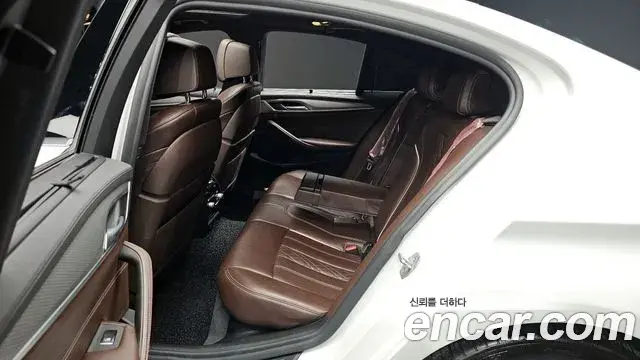BMW 5 Series 2019 — Photo 9/20
