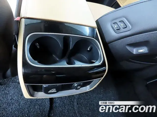 Kia Carnival 2020 — Фото 12/20