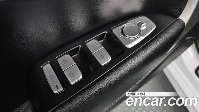 Genesis G70 2018 — ფოტო 14/20