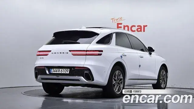 Genesis GV70 2021 — ფოტო 13/20