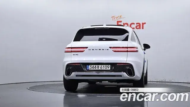 Genesis GV70 2021 — ფოტო 9/20