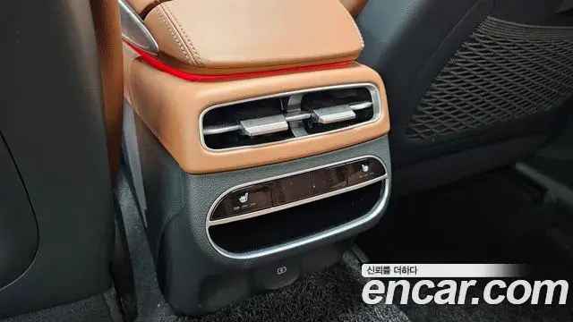 Genesis GV70 2021 — ფოტო 19/20