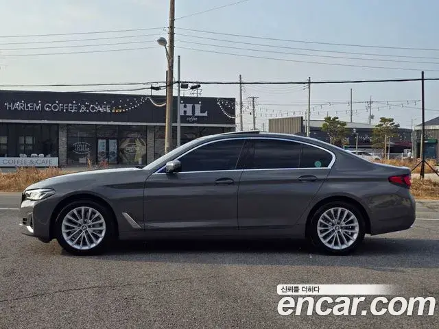 BMW 5 Series 2022 — Photo 18/20