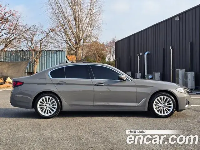 BMW 5 Series 2022 — Photo 13/20