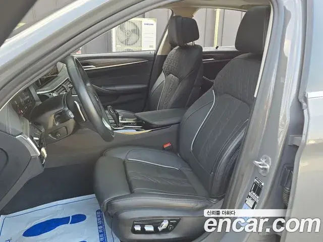BMW 5 Series 2022 — Photo 14/20