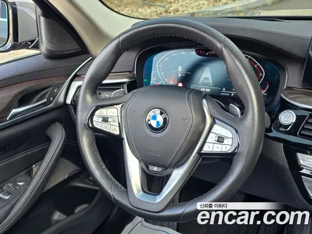 BMW 5 Series 2022 — Photo 20/20