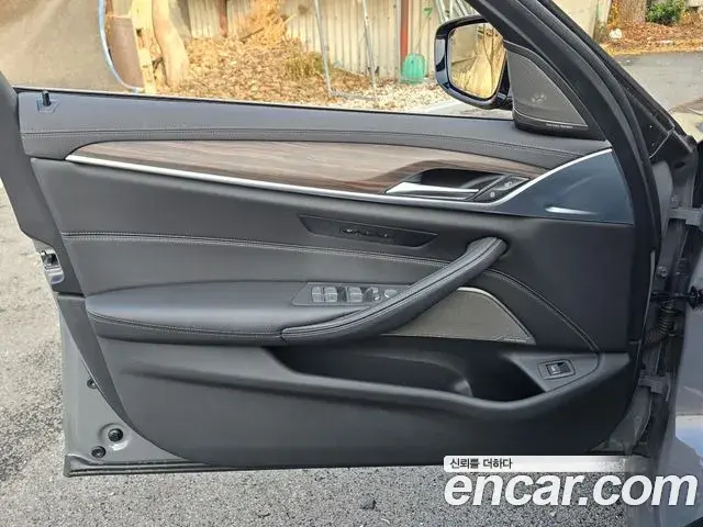 BMW 5 Series 2022 — Photo 16/20