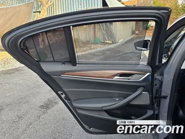 BMW 5 Series 2022 — Photo 19/20