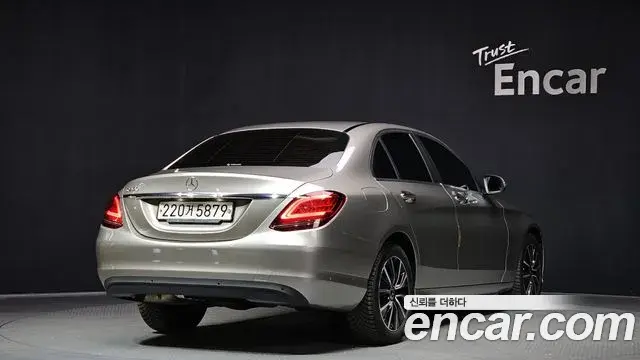 Mercedes-Benz C-Class 2020 — ფოტო 18/20