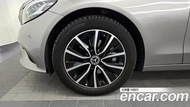 Mercedes-Benz C-Class 2020 — ფოტო 7/20