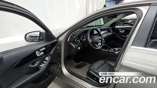 Mercedes-Benz C-Class 2020 — ფოტო 17/20