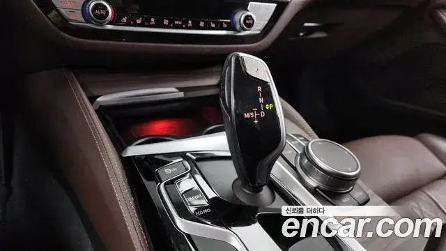 BMW 5 Series 2020 — ფოტო 18/20