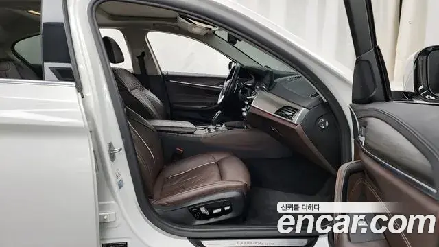 BMW 5 Series 2020 — ფოტო 4/20