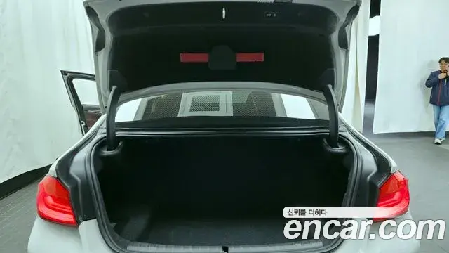 BMW 5 Series 2020 — ფოტო 2/20