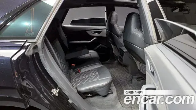 Audi Q8 2021 — Photo 11/20